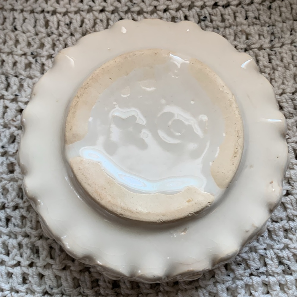 McCoy vintage planter 
Approximately 6” x 3” tall 
In very good condition 
🪴 - Picture 2 of 4